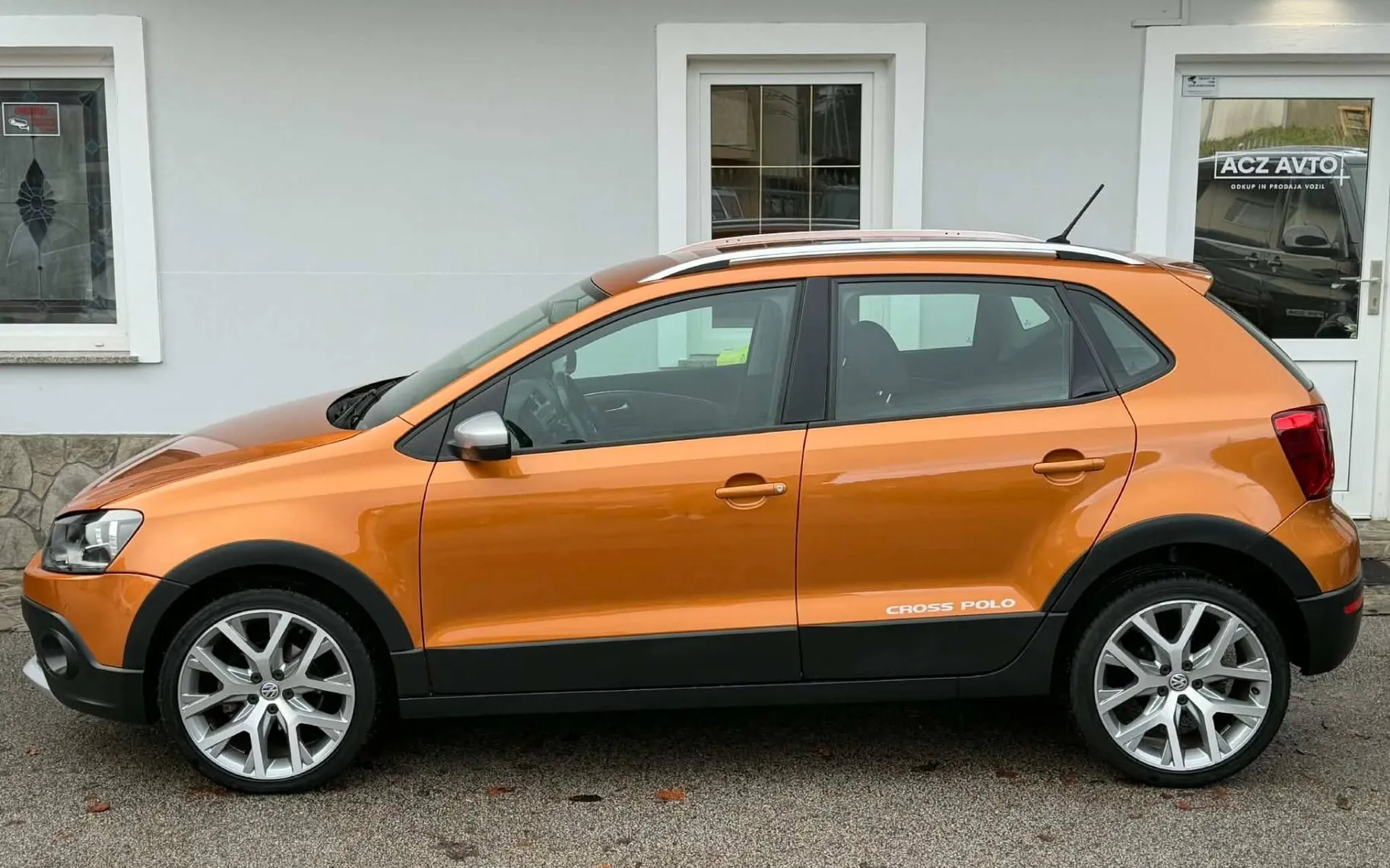 Notranja slika - Volkswagen CrossPolo - 1.4 TDI•PDC SENZORJI•TEMPOMAT•138.000KM•ODLIČEN• - 7