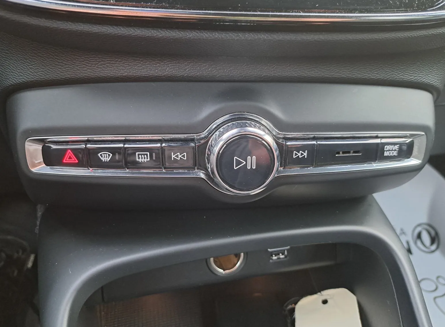 Zunanja slika - Volvo XC40 - T3 AUT R-Design Z ENOLETNIM JAMSTVOM - 13