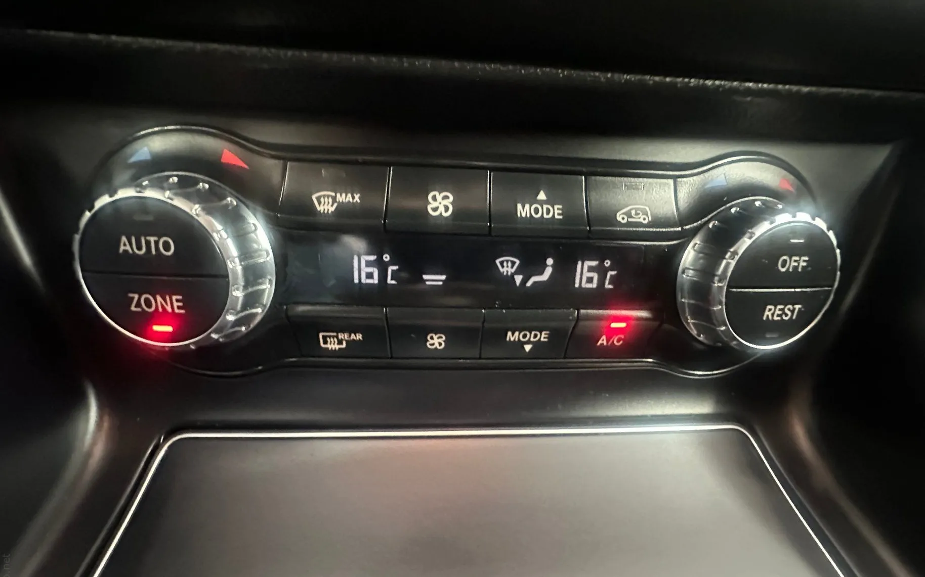 Zunanja slika - Mercedes-Benz GLA-Razred - GLA 180 Avt.KAMERA.USNJE.LED.NAVI. - 20