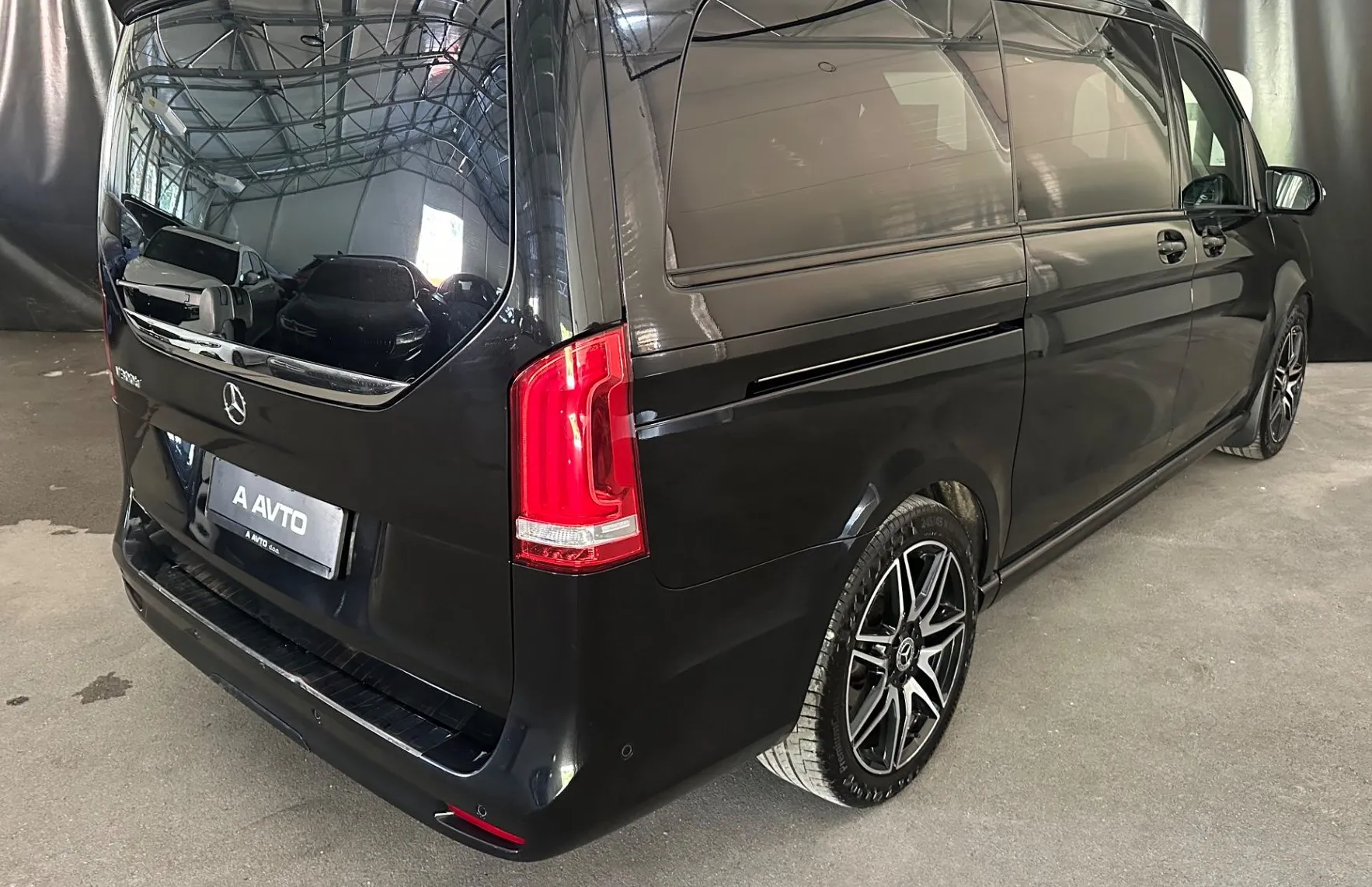 Zunanja slika - Mercedes-Benz V-Razred - V 300d AMG Exclusive dolgi Avt-KAM360-BURMESTER-VK - 6