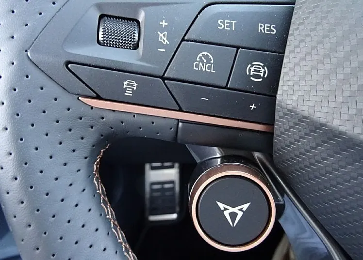 Zunanja slika - Cupra Leon - 1.5 eTSI 150KM DSG-Aktivno vzmetenje DCC-ALU 19 - 16