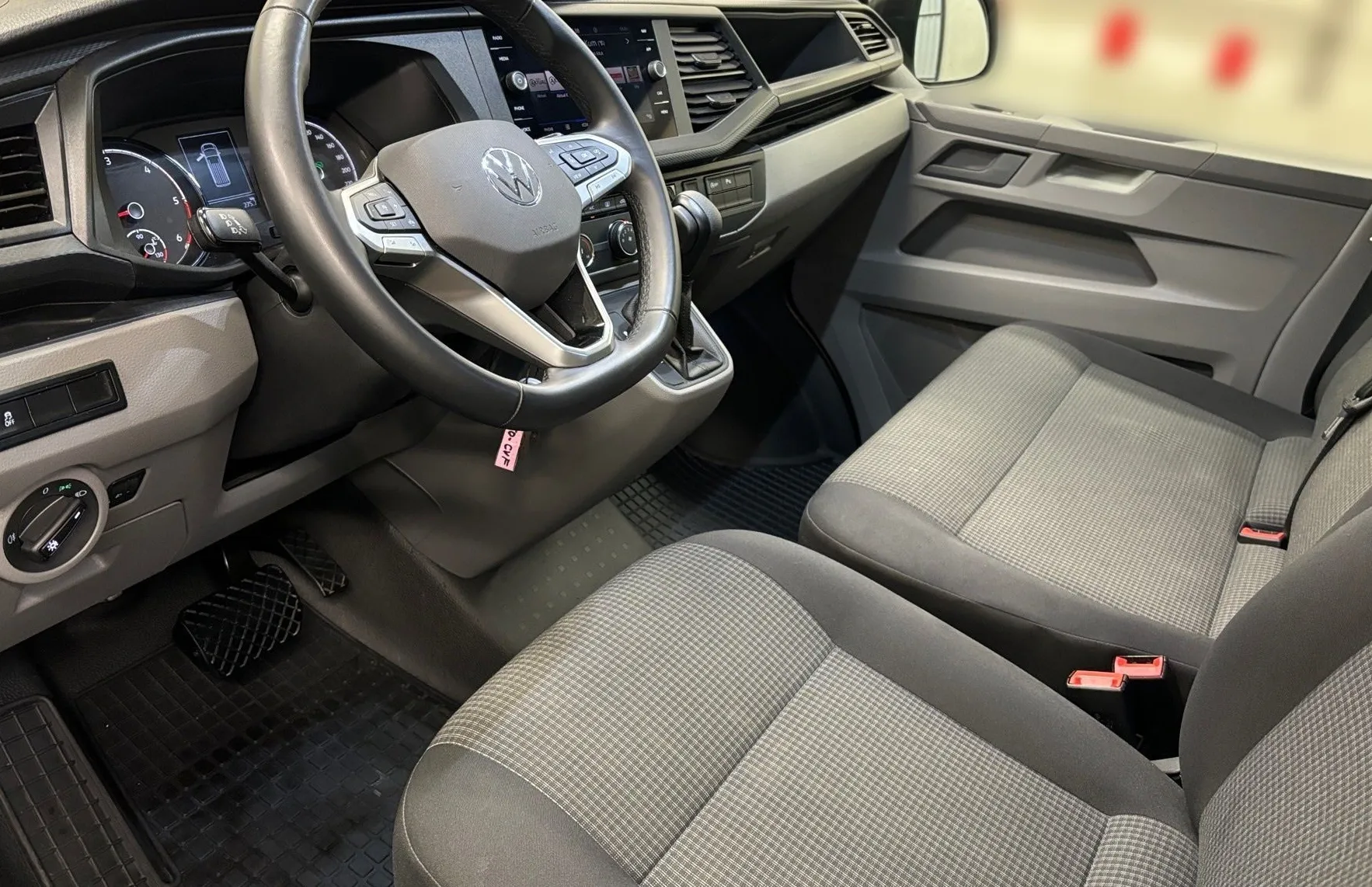 Zunanja slika - VW Transporter - T7 Kombi 2.0 TDI DMR 9sedežev - 5