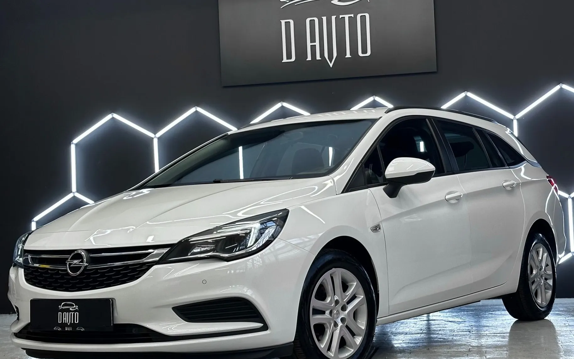 Zunanja slika - Opel Astra - Sports Tourer 1.6 CDTI VELIKA NAVI+KAMERA+GR.SED.. - 1