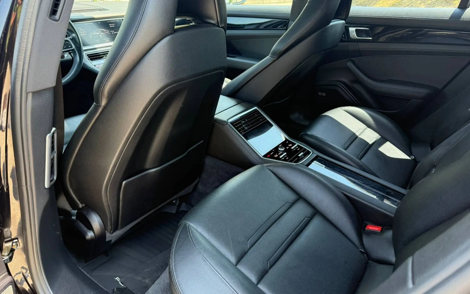 Notranja slika - Porsche Panamera - 3.0 V6 4WD PANORAMA-SOFT-21COL-BOSE - 8