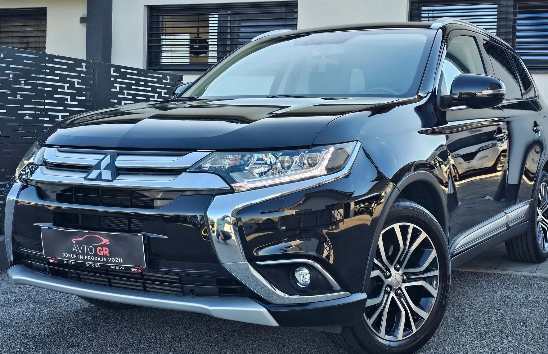 Zunanja slika - Mitsubishi Outlander - 4WD 2.2 DI-D Instyle+ Avt.-le 104.000km-Odličen- - 11