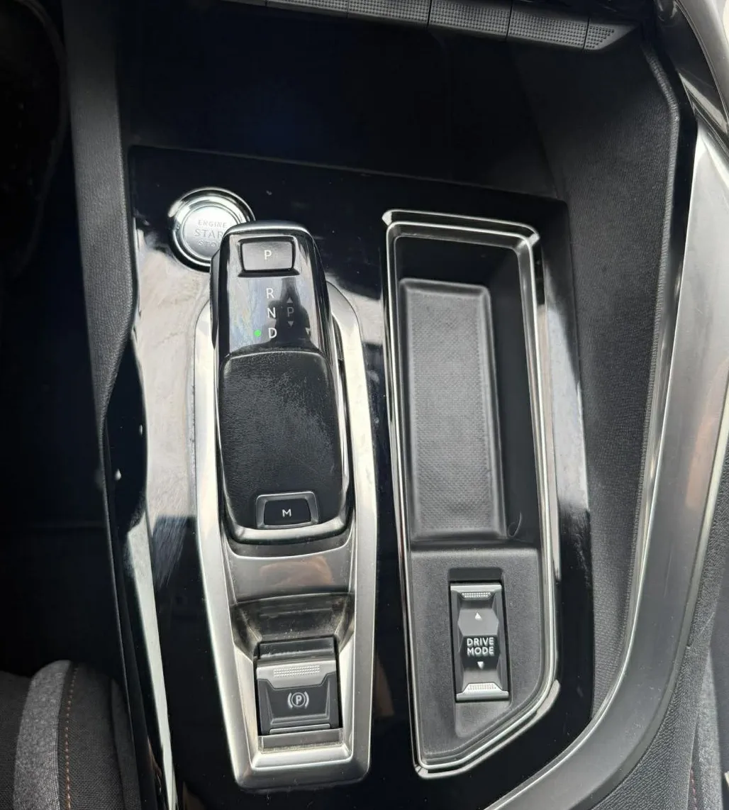 Notranja slika - Peugeot 3008 - 1.5 BlueHDi 130 EAT8.NAVI.LED.136.000 KM.2021.DIZ - 16