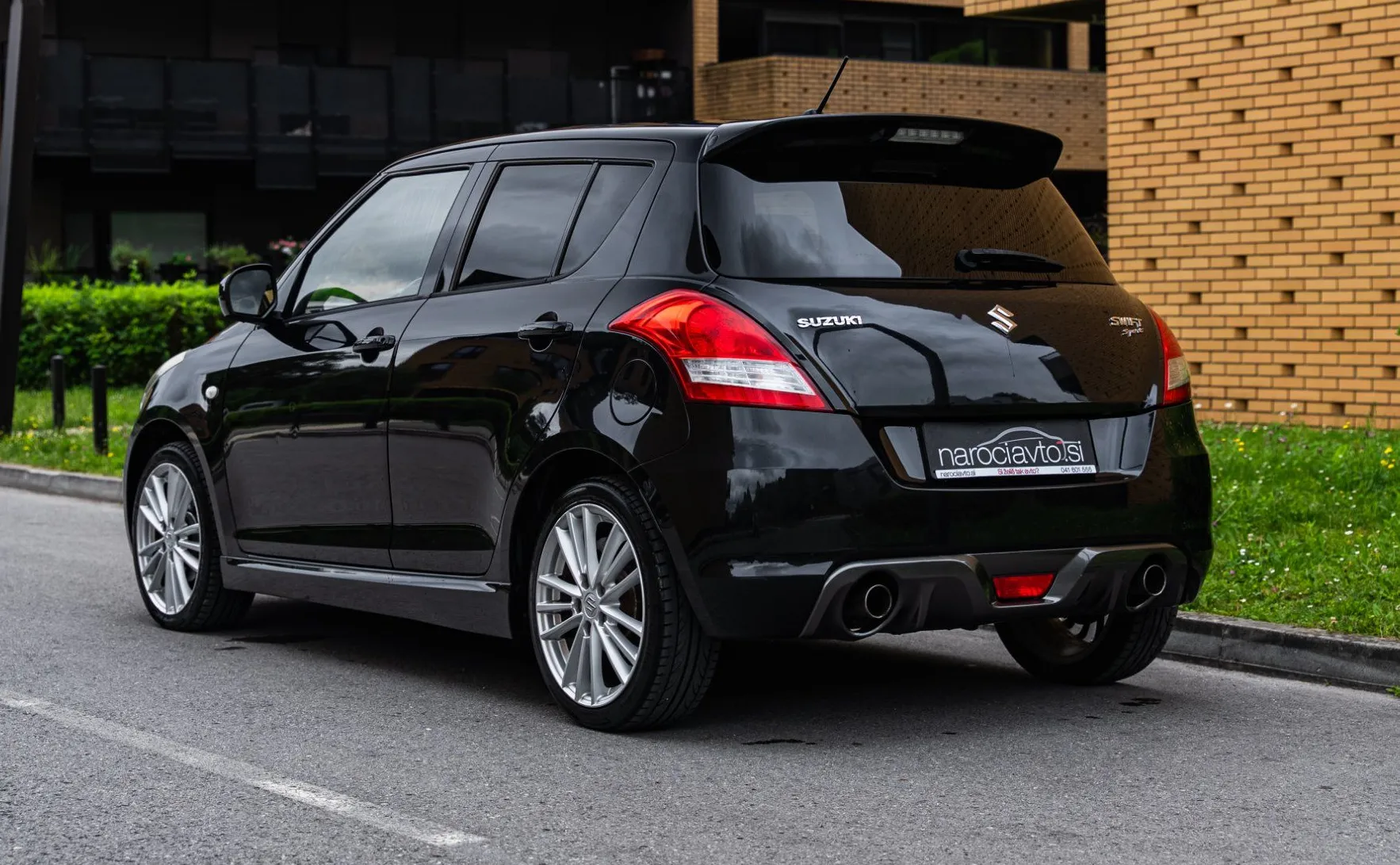 Zunanja slika - Suzuki Swift - 1.6 Sport - Xenon - Ogrevanje sedežev - Keyless - 6