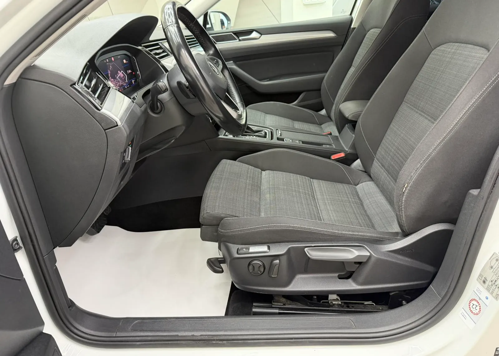 Zunanja slika - Volkswagen Passat - Variant 2,0 TDI BMT SCR Business DSG - 7
