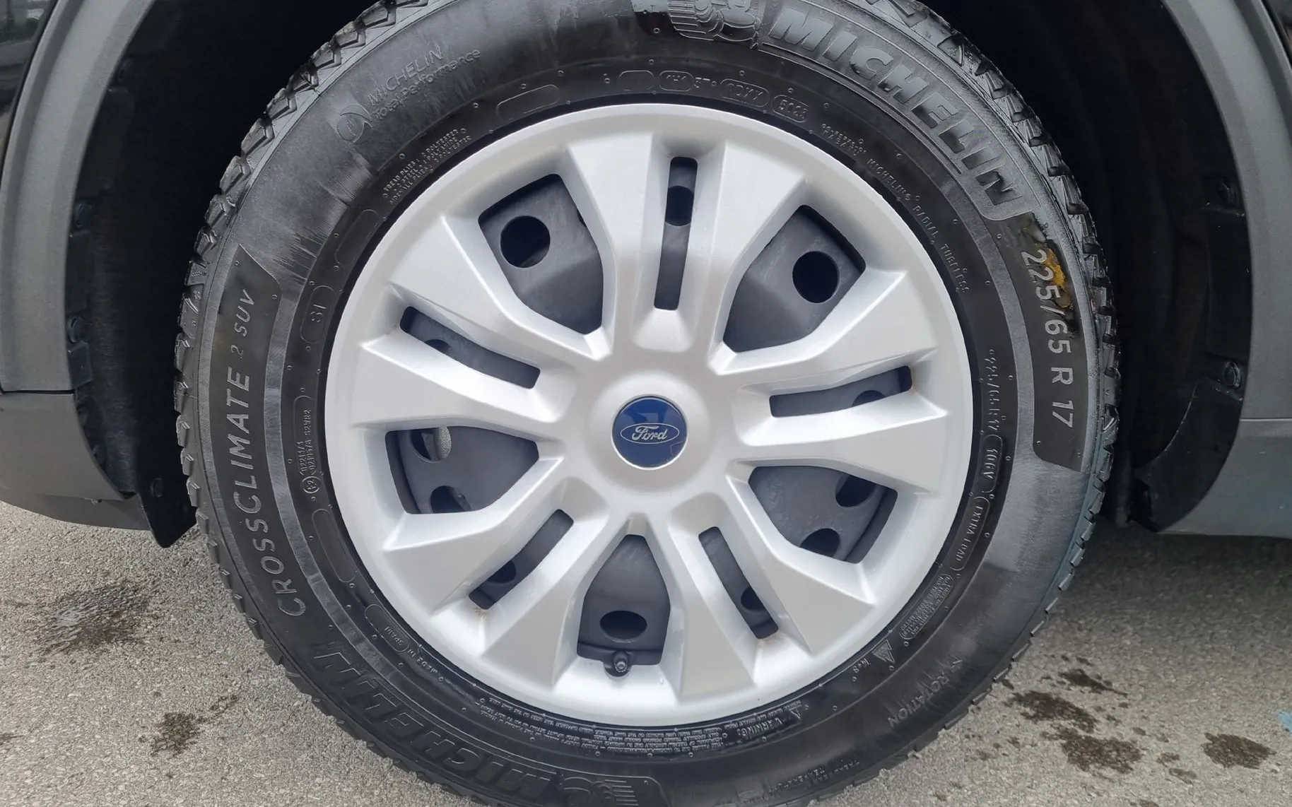 Zunanja slika - Ford Kuga - 1.5 EcoBoost - SAMO 27.891KM - NAVI-DAB-PDC-TEMP. - 12