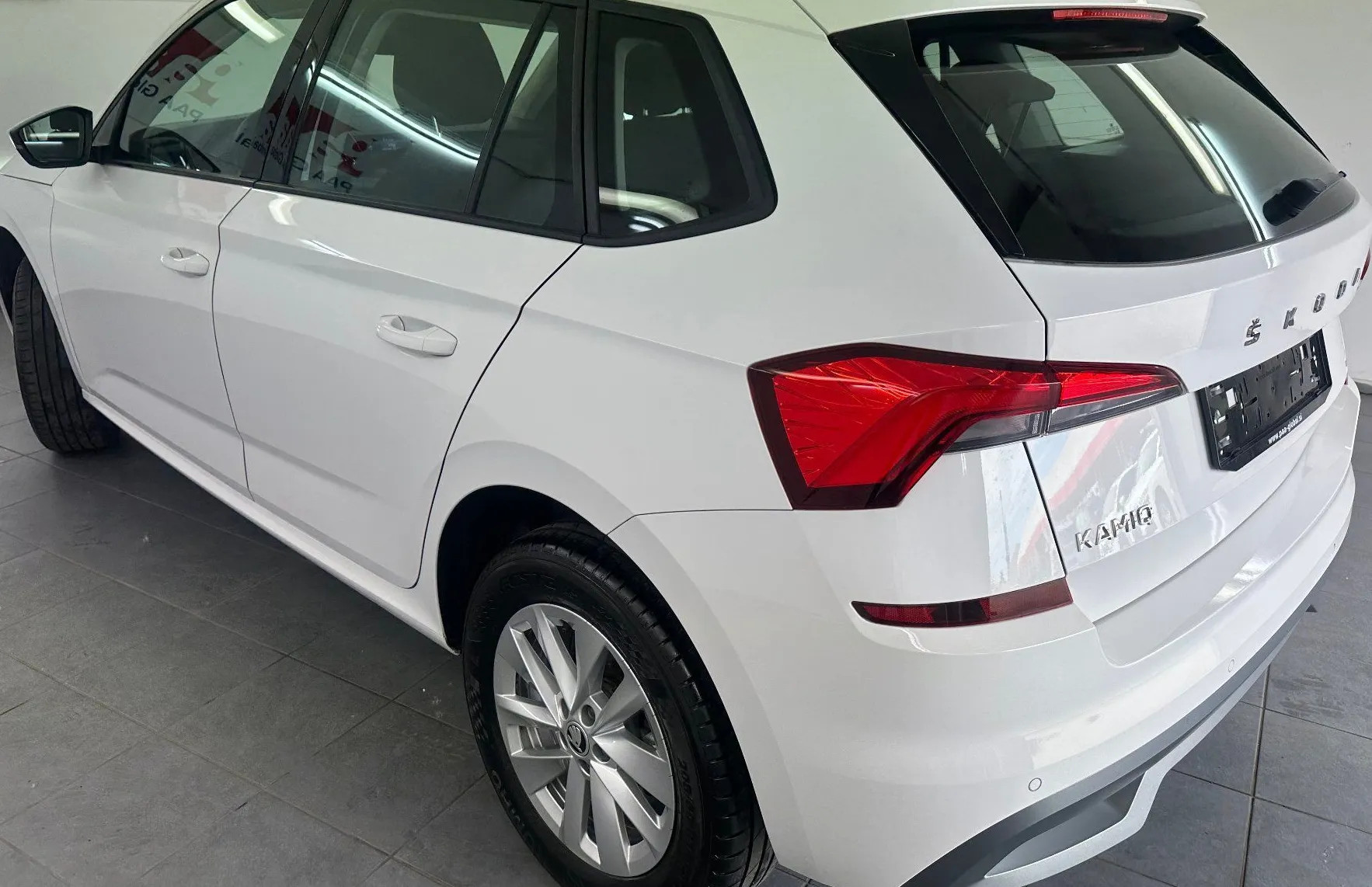 Zunanja slika - Škoda Kamiq - 1.0 TSI Ambition 70 kW SAMO 51.000 KM - 5