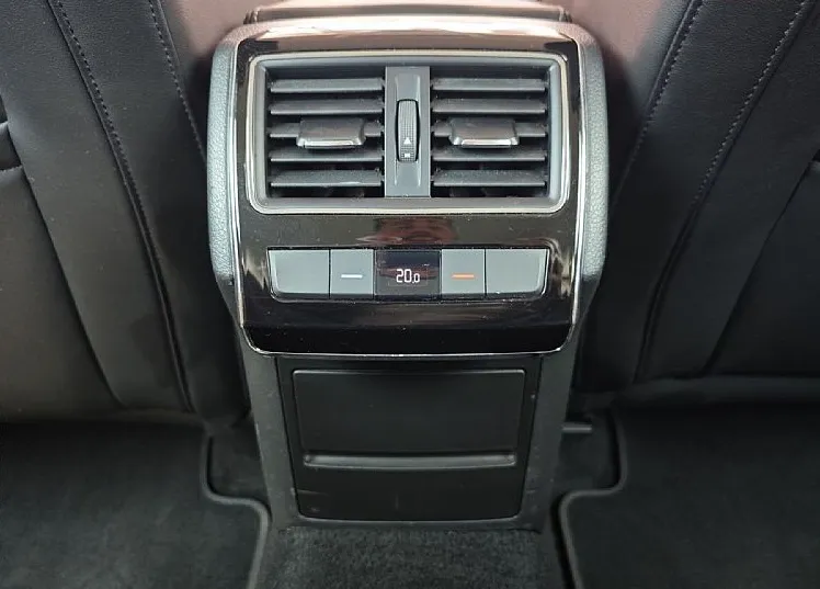 Zunanja slika - Škoda Superb - 2.0 TDI Scout Combi - LED LUČI - AKTIVNI TEMPOMAT - 15