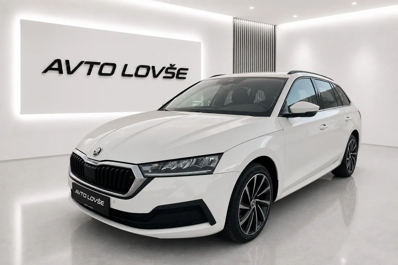 Zunanja slika - Škoda Octavia - Combi 2.0 TDI DSG-1 LASTNIK-AU-LED-NAVI-ODLIČNA - 6