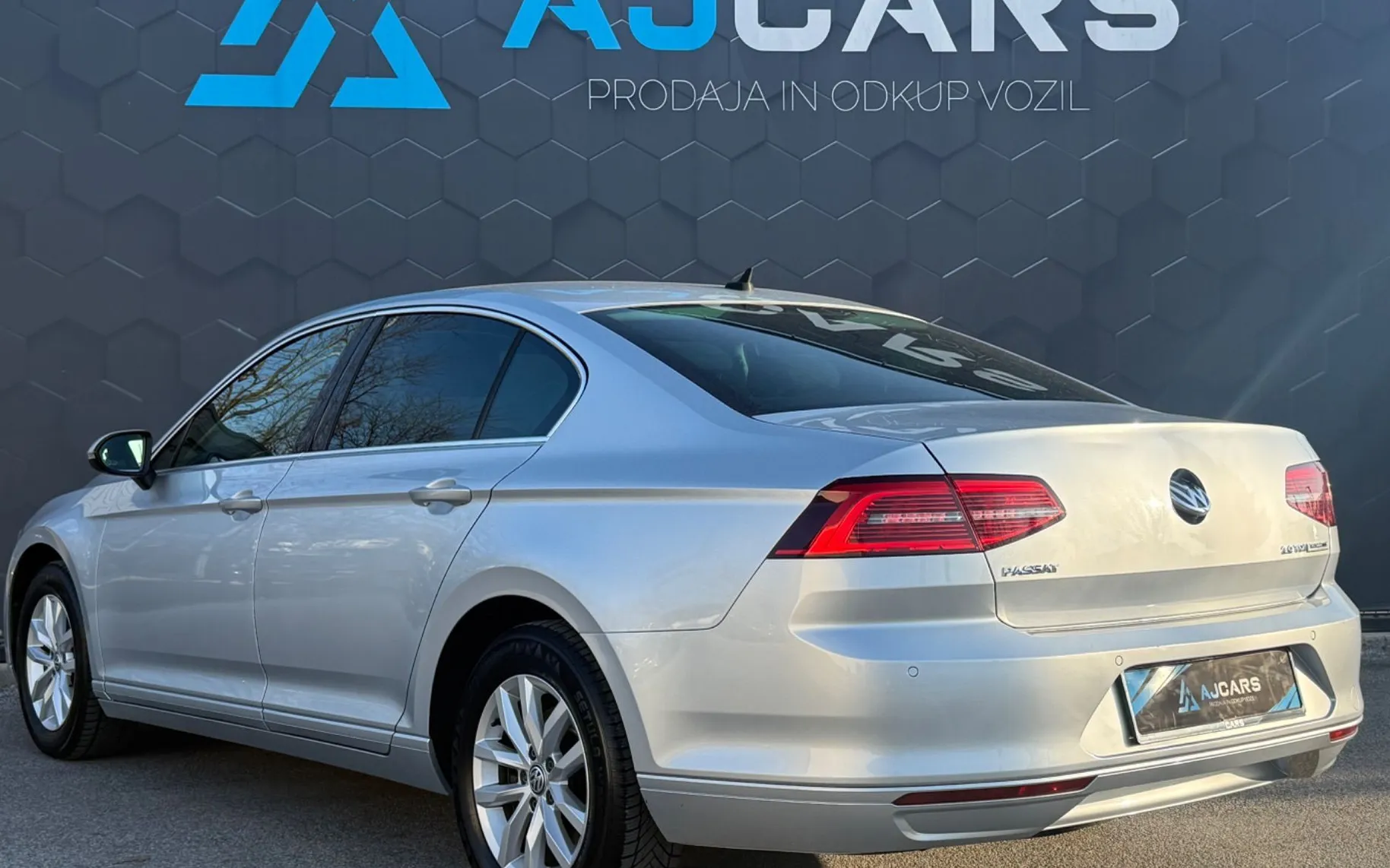 Zunanja slika - VW Passat - 2.0 TDI BMT Highline-Slovensko poreklo-Vel. serv.. - 7