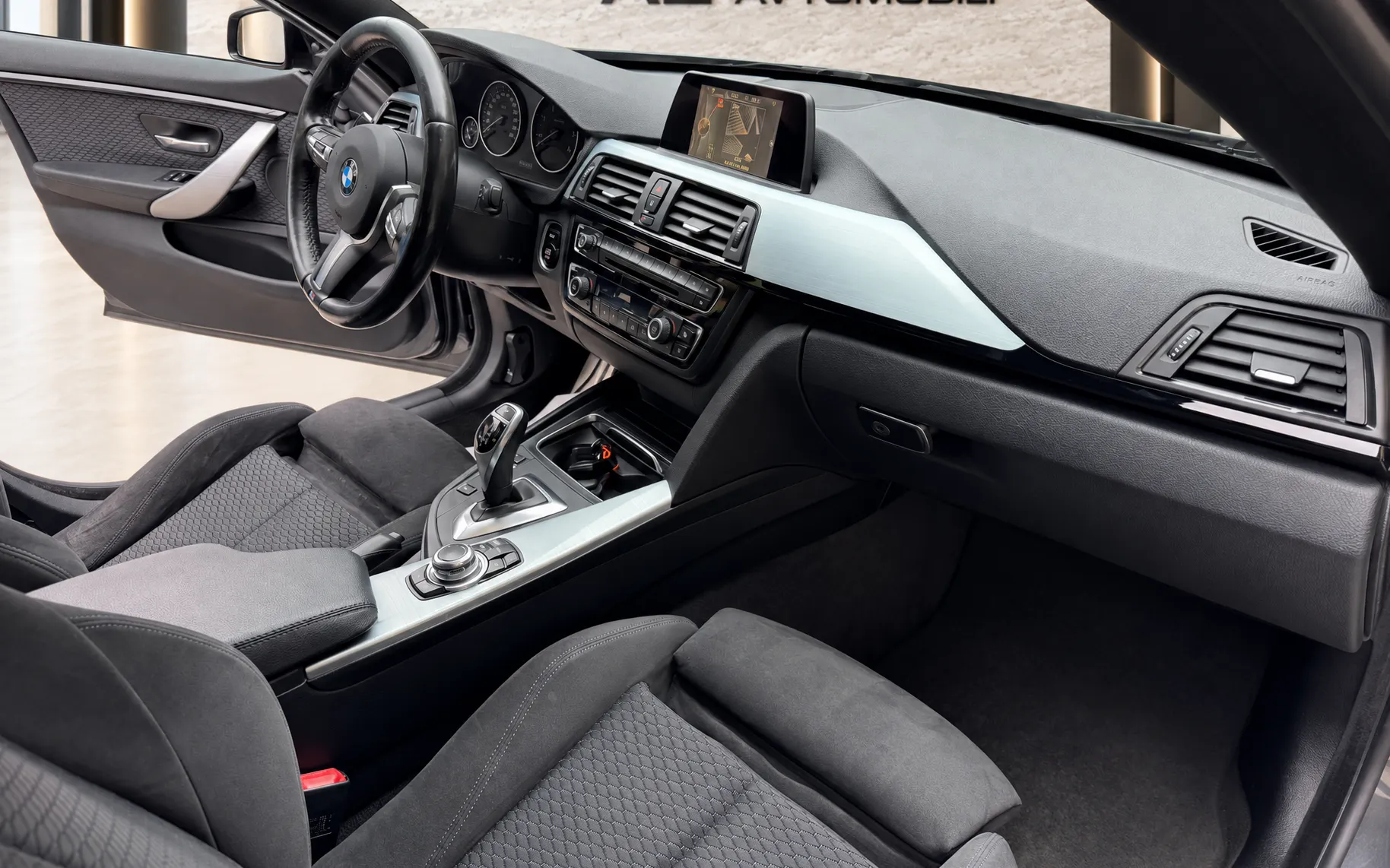 Notranja slika - BMW serija 4 Gran Coupe: - 420d xDrive  M Sport -NAVI-MEMORY-PDC-ALU- - 11