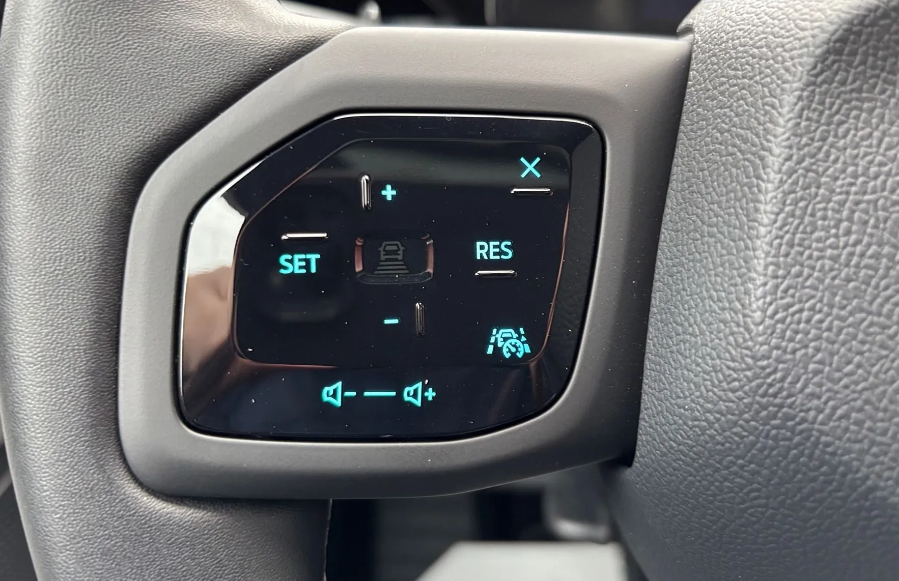 Zunanja slika - Ford Explorer - EV PREMIUM dv elektro79 kWh 250 kW AT AWD - 17