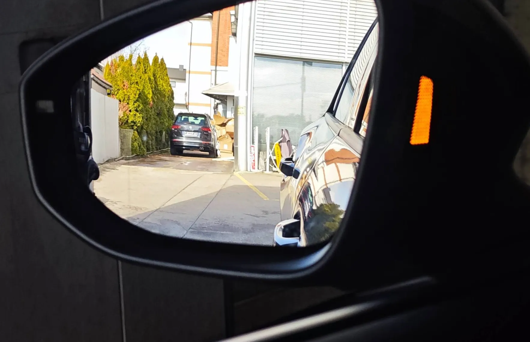Zunanja slika - Volkswagen T-Roc - 1.5 eTSI Life DSG 110  150  ||OGROMNO OPREME||... - 18