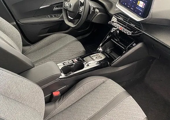 Zunanja slika - Peugeot 2008 - GT HIBRID 145 - 10