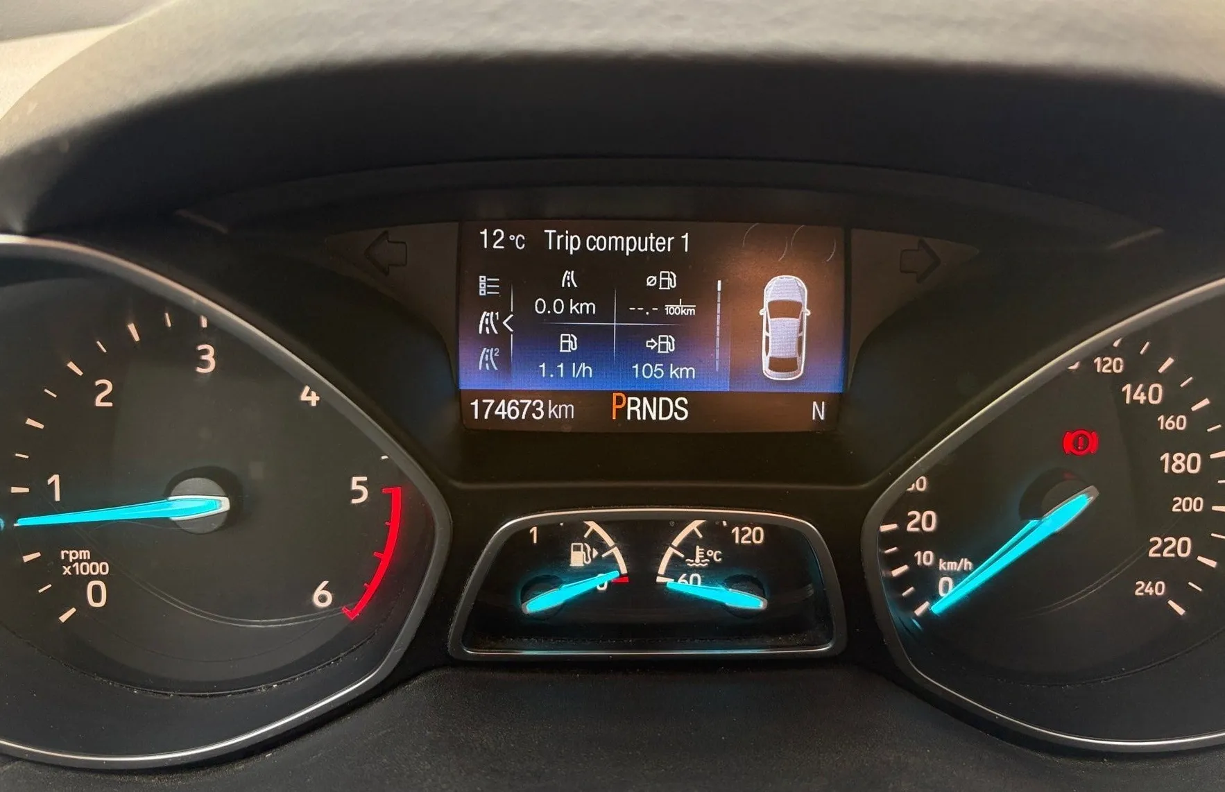 Zunanja slika - Ford Kuga - TITANIUM 4x4 2.0 TDCi Powershift-REDNO SERIVISRAN - 16
