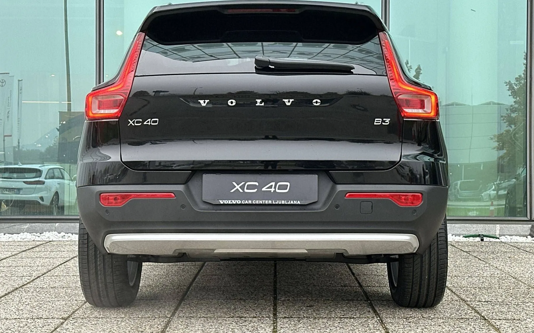 Zunanja slika - Volvo XC40 - B3 P Core AT DCT 3 leta garancije + 3 servisi - 6