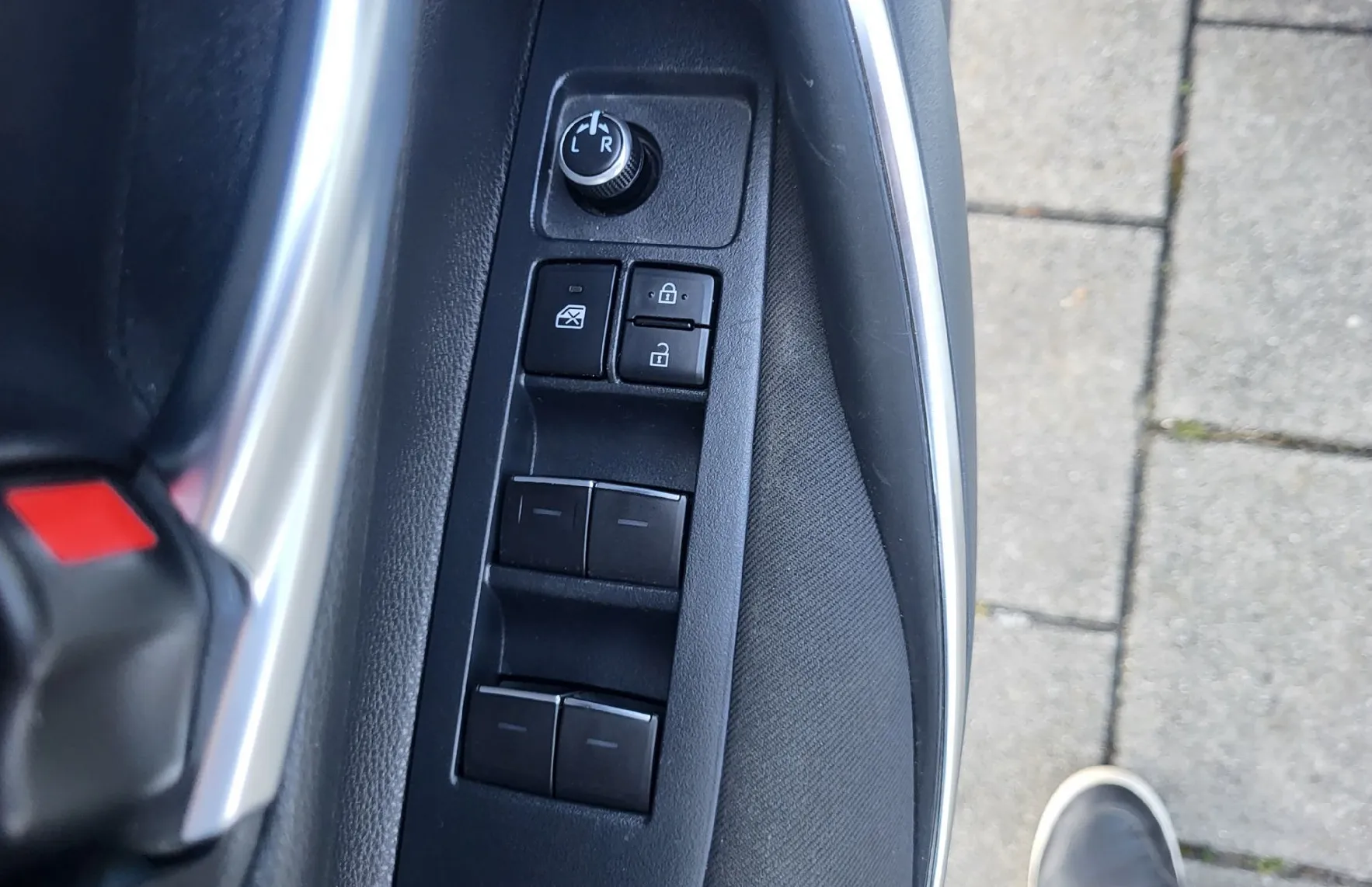 Zunanja slika - Toyota Corolla - 1.8 Hybrid 1 last-navi-alu-kamera-temp-acc-led - 15