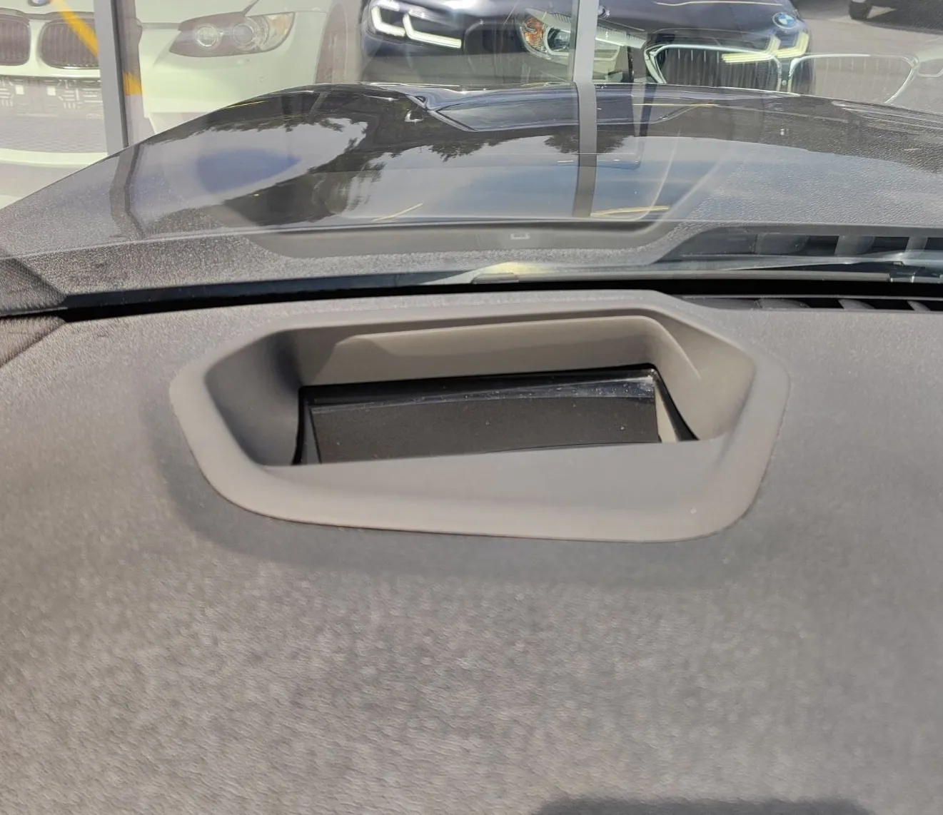 Zunanja slika - BMW Serija 5 - : 520d Avt.M-PAKET HEAD UP HLAJENJE KAMERA KEYLESS - 28