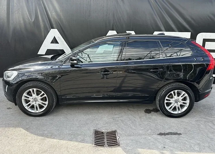 Zunanja slika - Volvo XC60 - D4 A AWD  Momentum-PANORAMA+GRET.SEDEŽEV-BIXENON - 4
