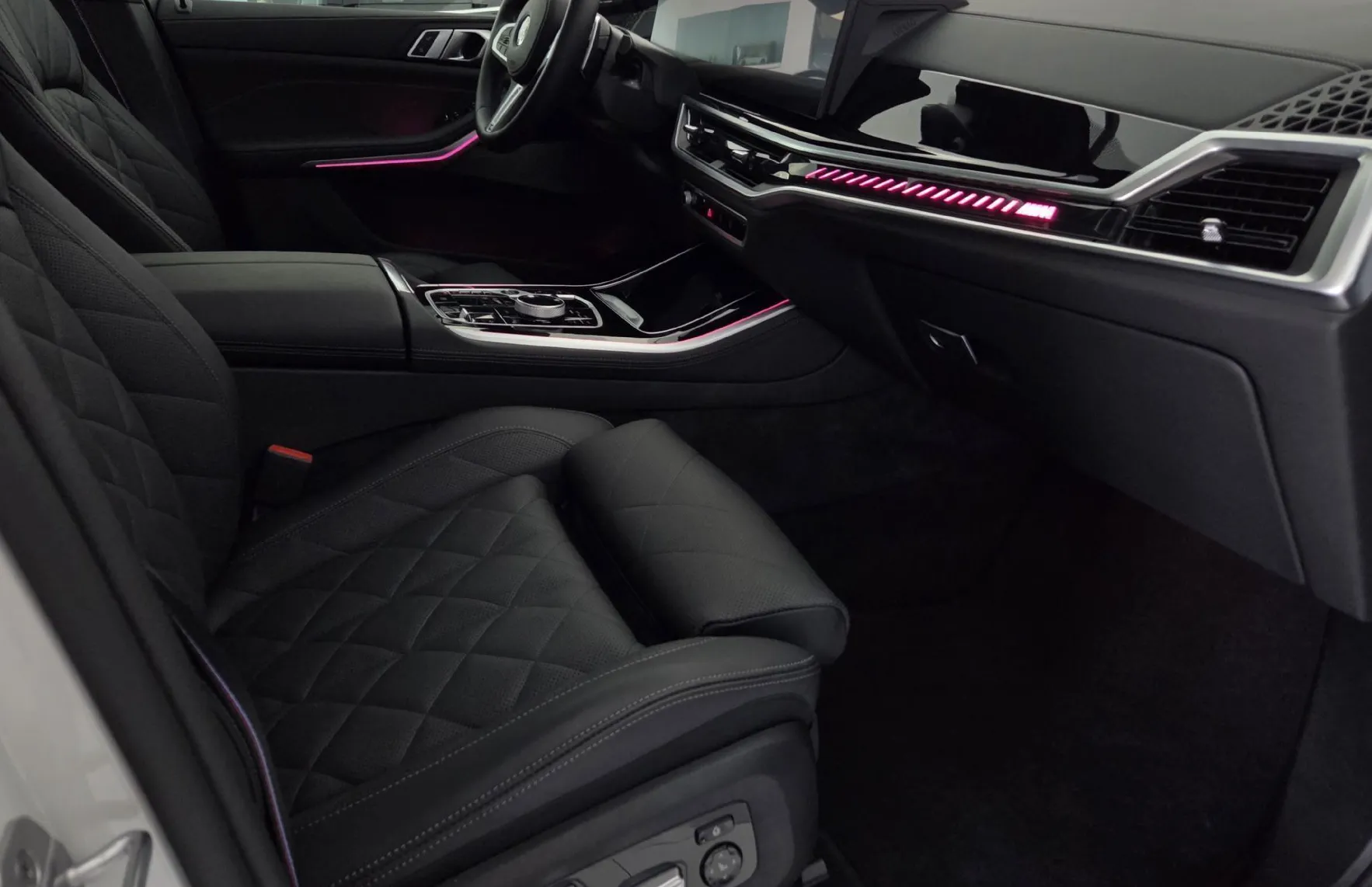 Zunanja slika - BMW X5 - serija : xDriveM60i .M.SPORT-ZRAČNO-KLJUKA-PANO-HUD-KEYLES - 11
