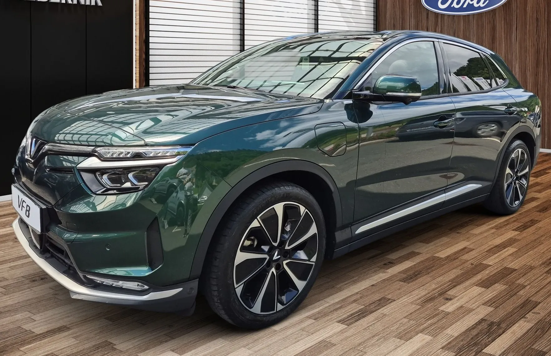 Zunanja slika - Vinfast VF8 - 87.7 kWh AWD Plus 408PS-GRATIS POLNILNICA 22 K - 1