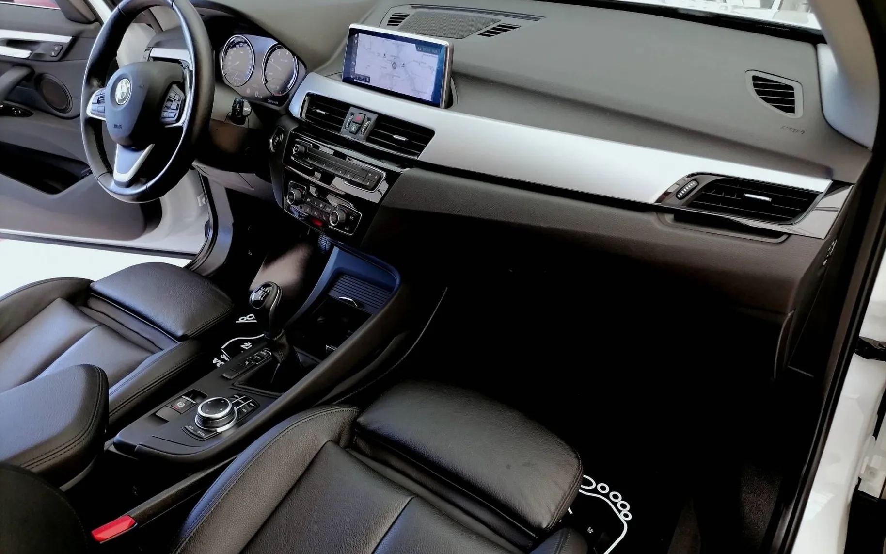 Notranja slika - BMW serija X1: - 2.0d Sport Line LED PERLA ALU USNJE 1.LASTNIK - 7