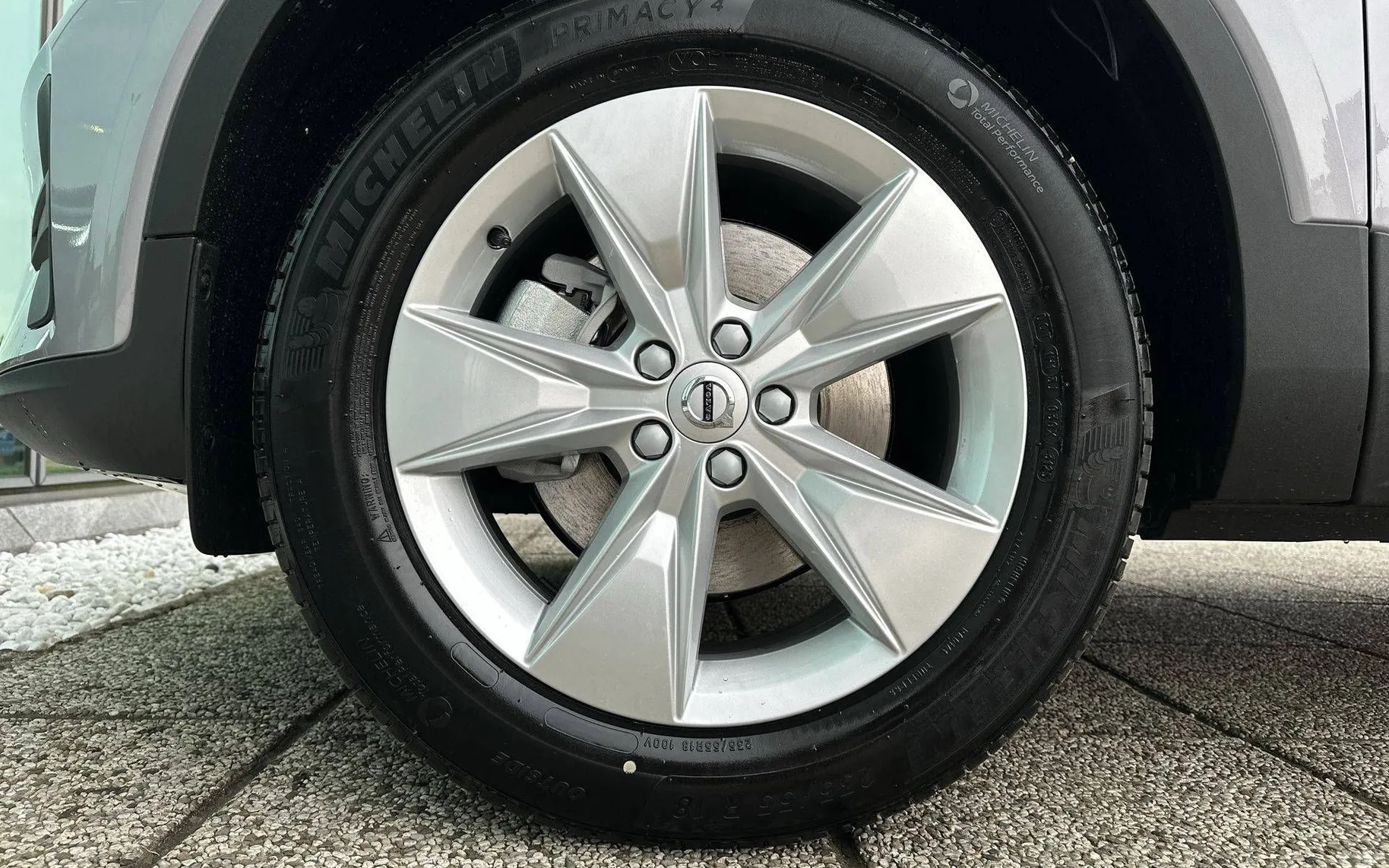 Notranja slika - Volvo XC40 - B3 P Core AT DCT 3 leta garancije + 3 servisi... - 9