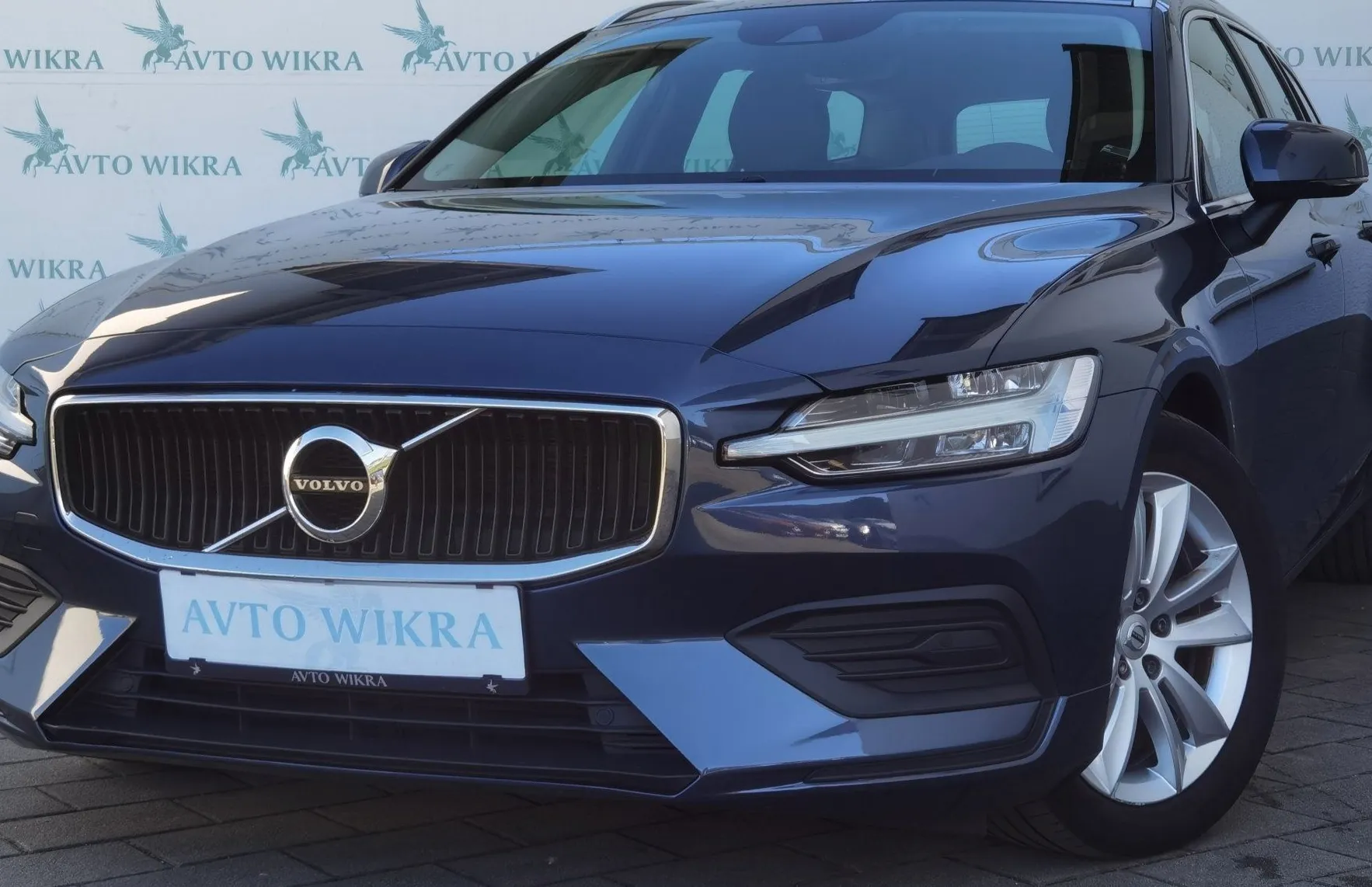 Zunanja slika - Volvo V60 - D3 Momentum FULLED•TEMP•LANE•NAV•KAMERA•2X-PDC•17C - 2