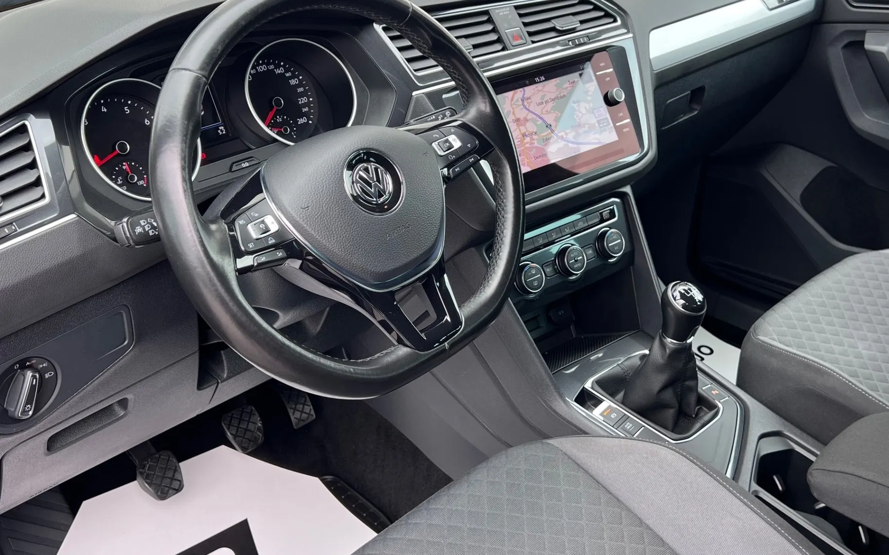 Notranja slika - Volkswagen Tiguan - 1.4 TSI+1.LAST+SLO+LED+ACC+R.KAMERA - 9