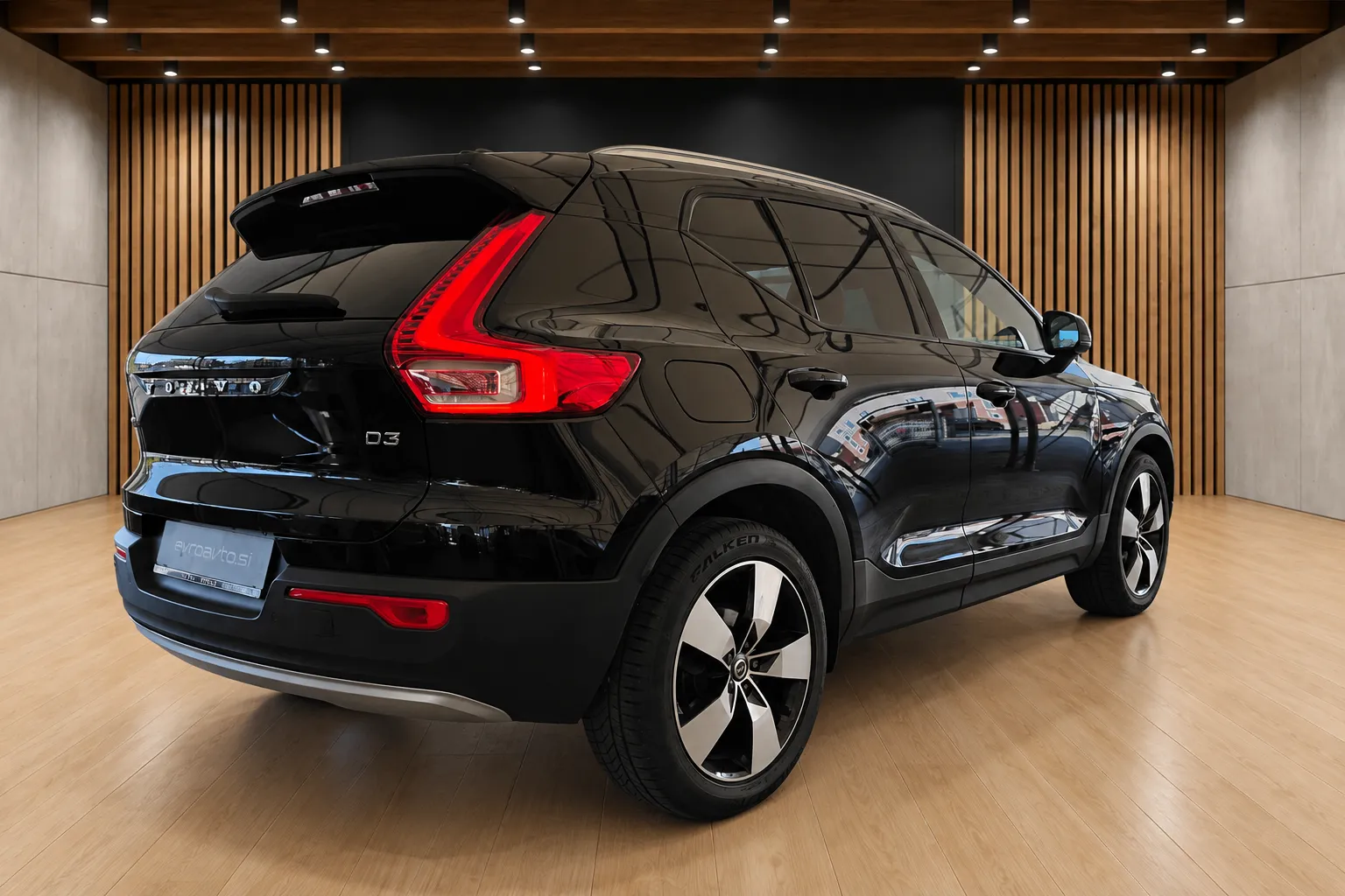 Zunanja slika - Volvo XC40 - D3 Momentum Avt.Radarski temp.  ACC -Kamera - 4