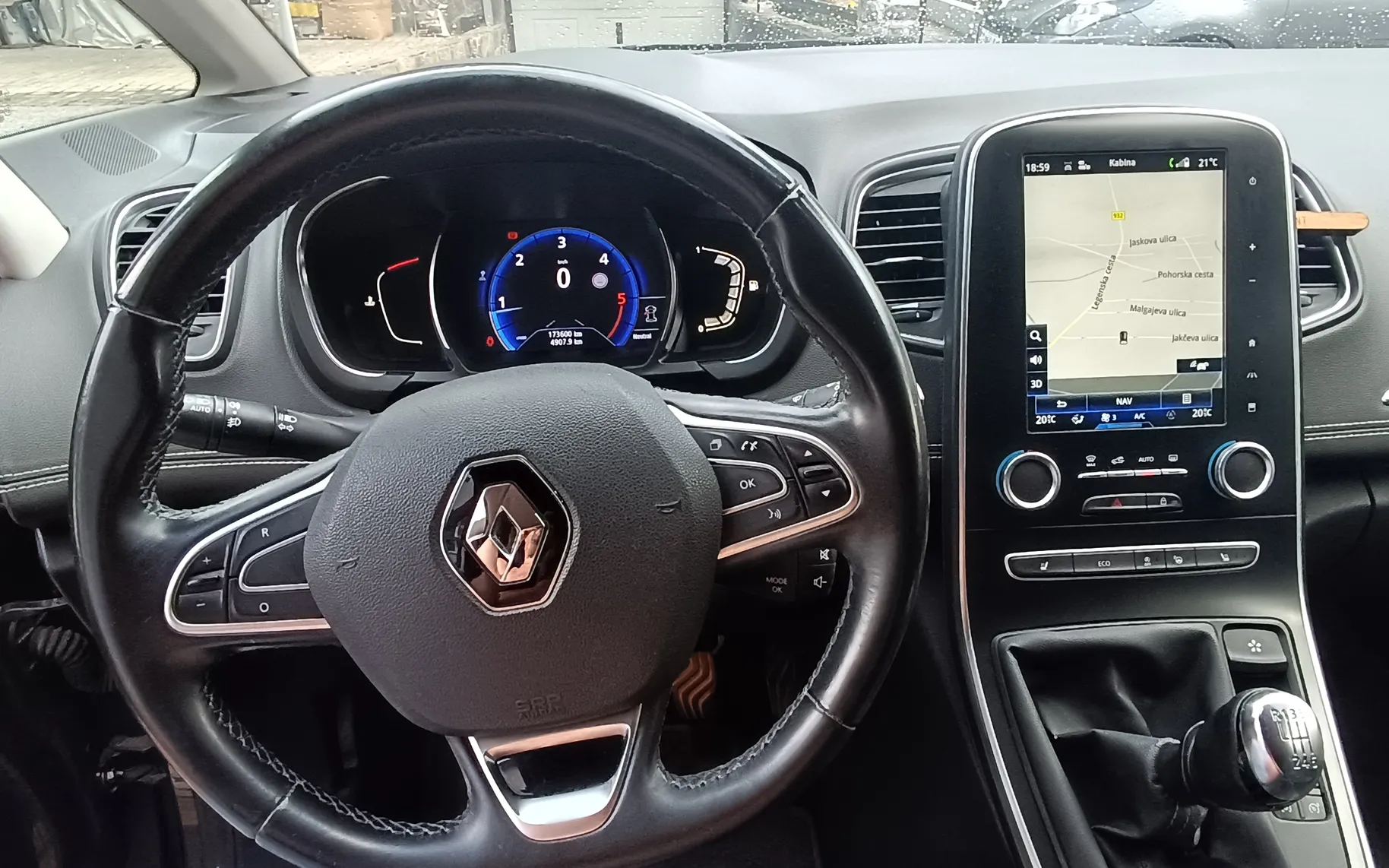 Notranja slika - Renault Scénic - Grand  dCi 130 Energy Edition One - 7