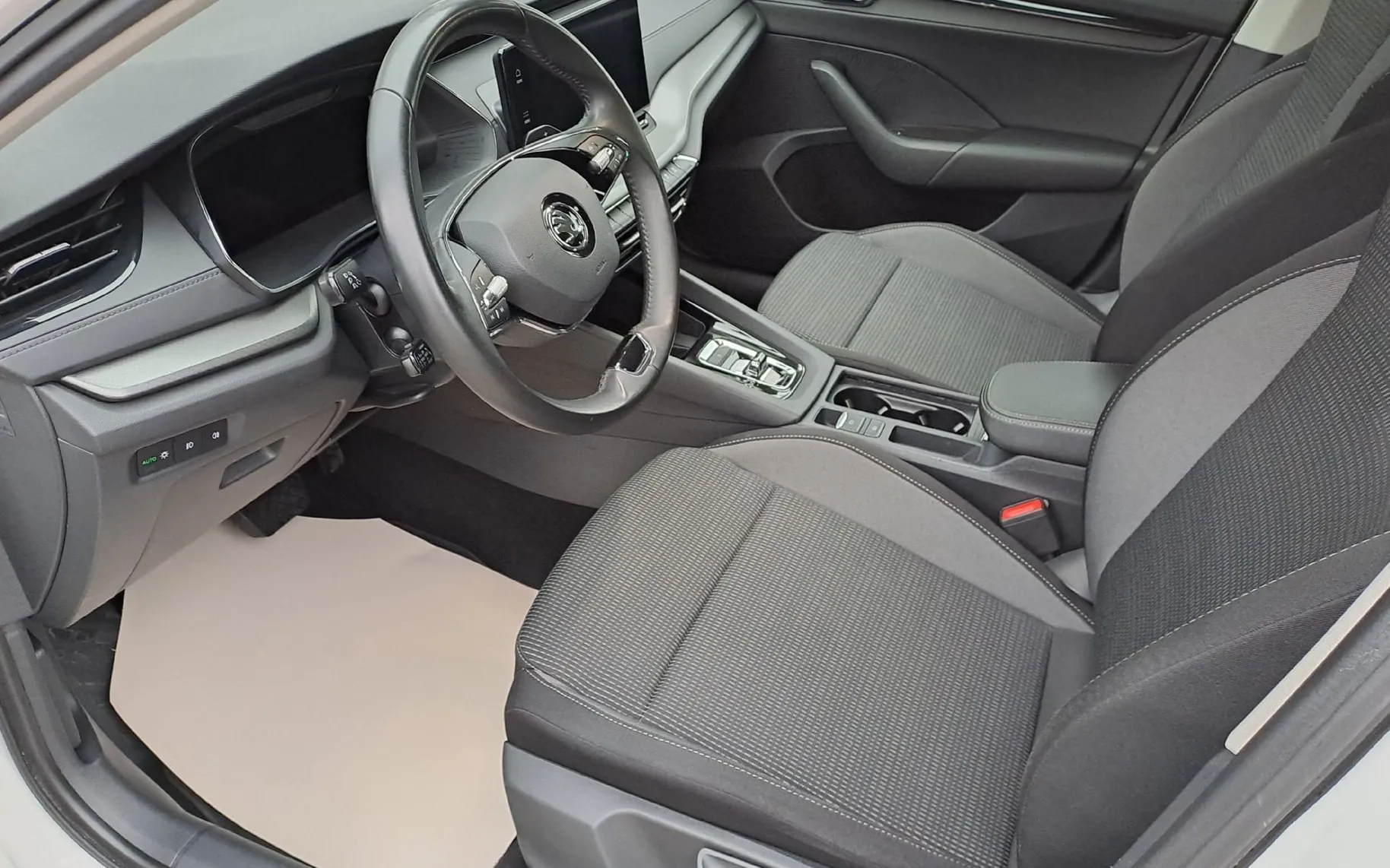 Zunanja slika - Škoda Octavia - 2.0 TDI Ambition DSG 85 kW - 4