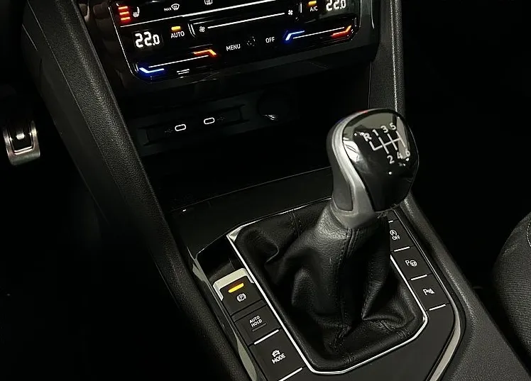 Zunanja slika - Volkswagen Tiguan - 1.5 TSI ACTIVE-ASISTENCE-HUD-VLEČNA KLJUKA - 8