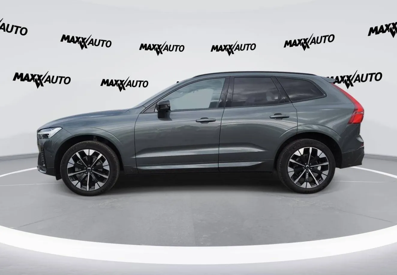 Zunanja slika - Volvo XC60 - B5P AWD Plus Dark Avt. - 2