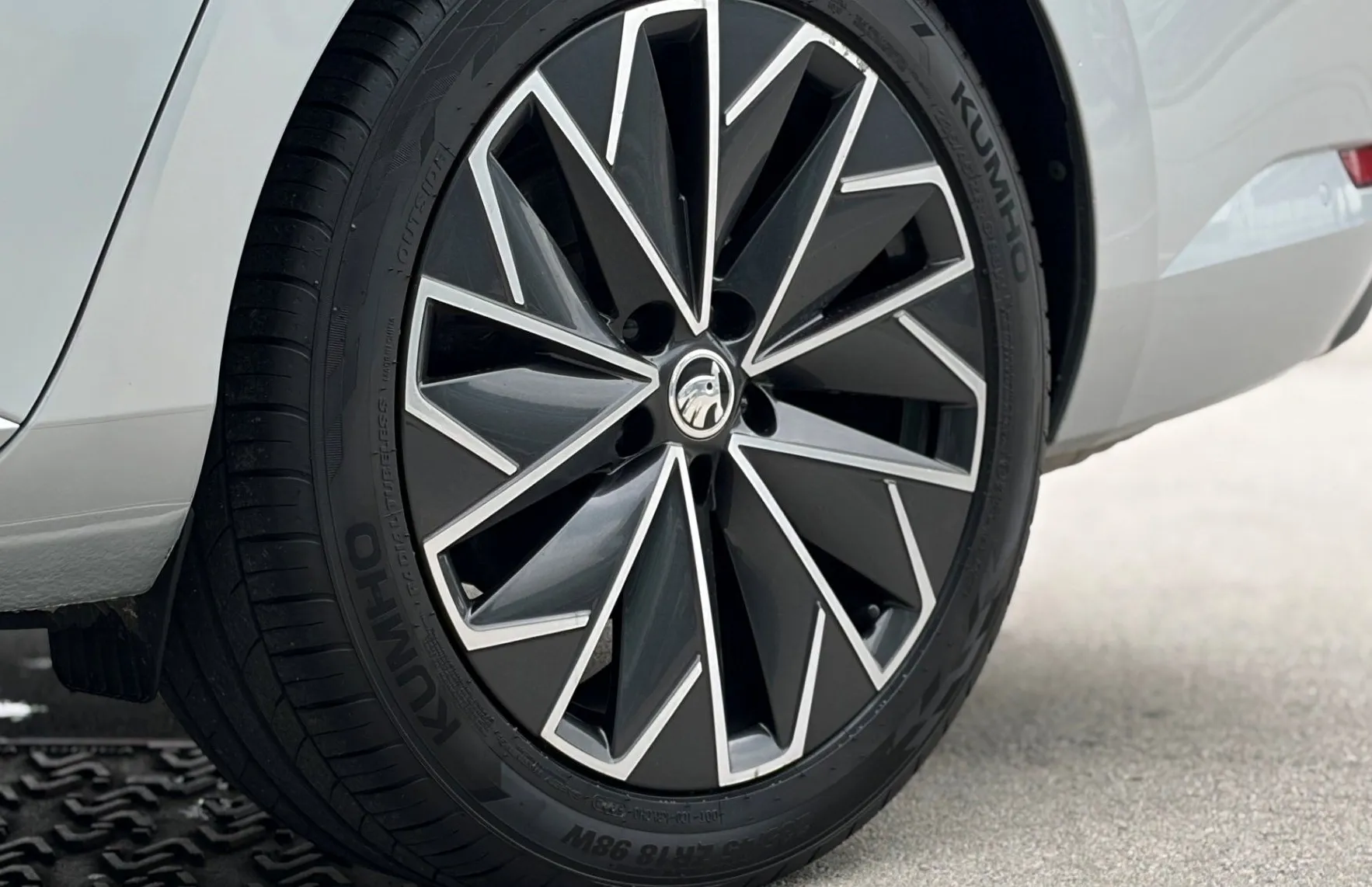 Zunanja slika - Škoda Superb - Combi 4x4 2.0 TDI L K DSG - 19