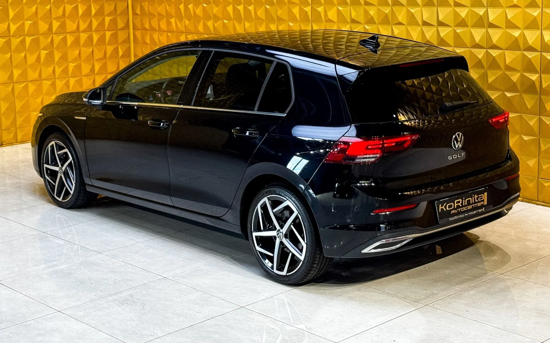 Notranja slika - Volkswagen Golf - 2.0 TDI AUT.-LED-VIRTUAL-MASAZA-MEMORY-GRETJE - 8