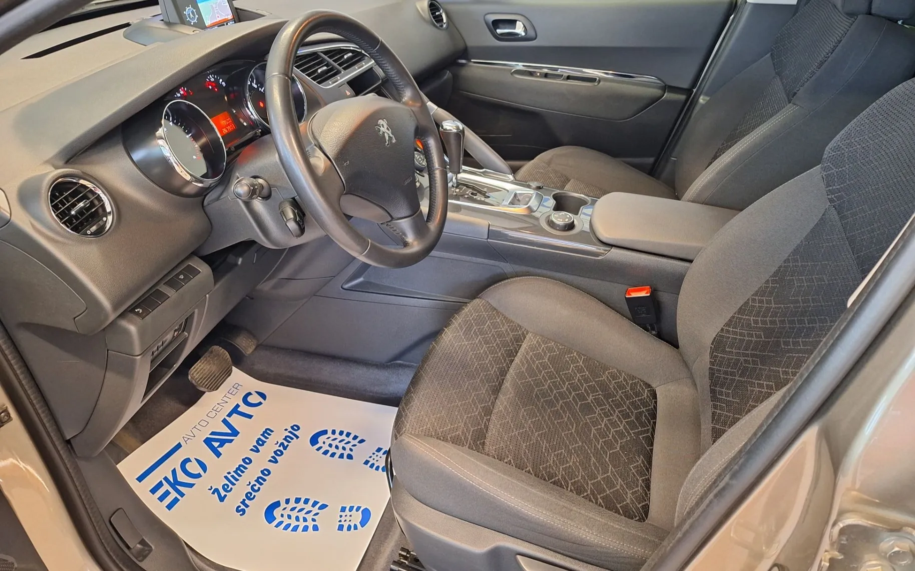 Notranja slika - Peugeot 3008 - ACTIVE 1.6 BlueHDi 120 avtomatik KREDIT BREZ POL - 10