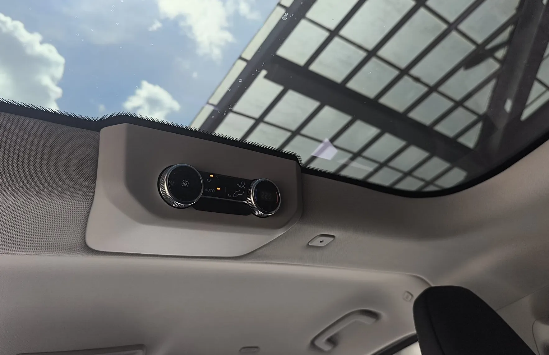 Zunanja slika - Ford Tourneo - Custom 4x4 2.0 TDCi L2H1  Titanium X A8.-PANO.- LED - VK - 14