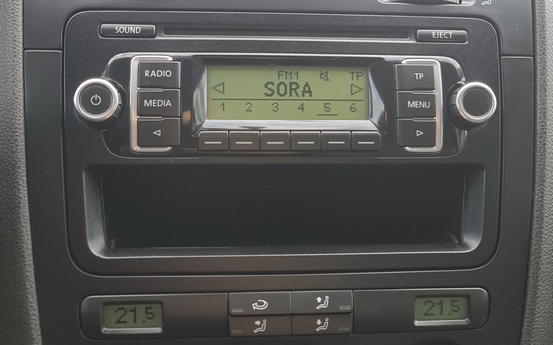 Zunanja slika - Volkswagen Golf - Edition 1.6 - SLO - 1. LASTNIK - 6