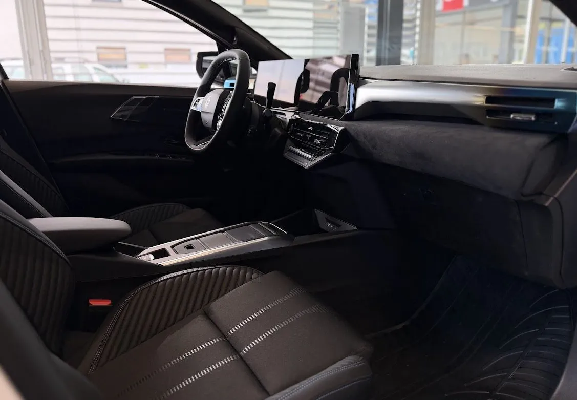 Zunanja slika - Renault Clio - E-Tech 160 Esprit Alpine 360 KAMERA PAKET ZIMA - 6