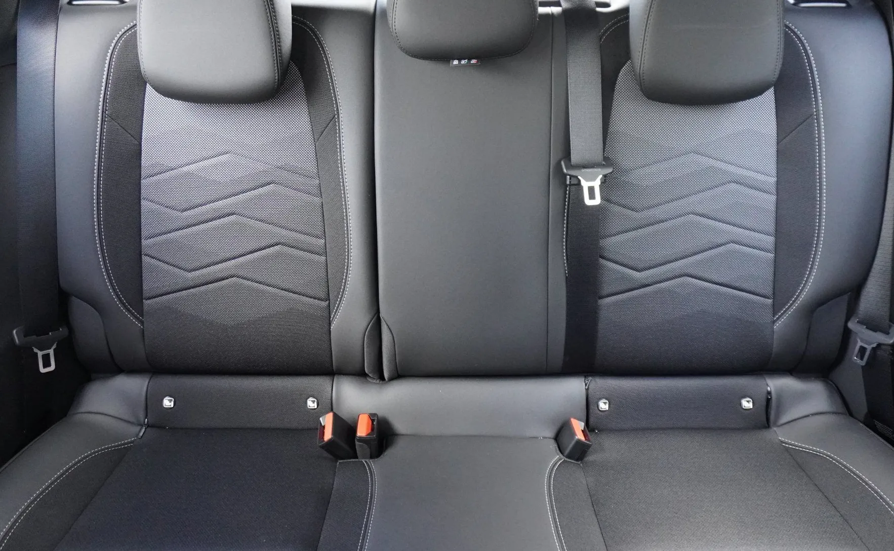 Zunanja slika - Jeep Avenger - 1.2 GSE T3 Altitude - 12
