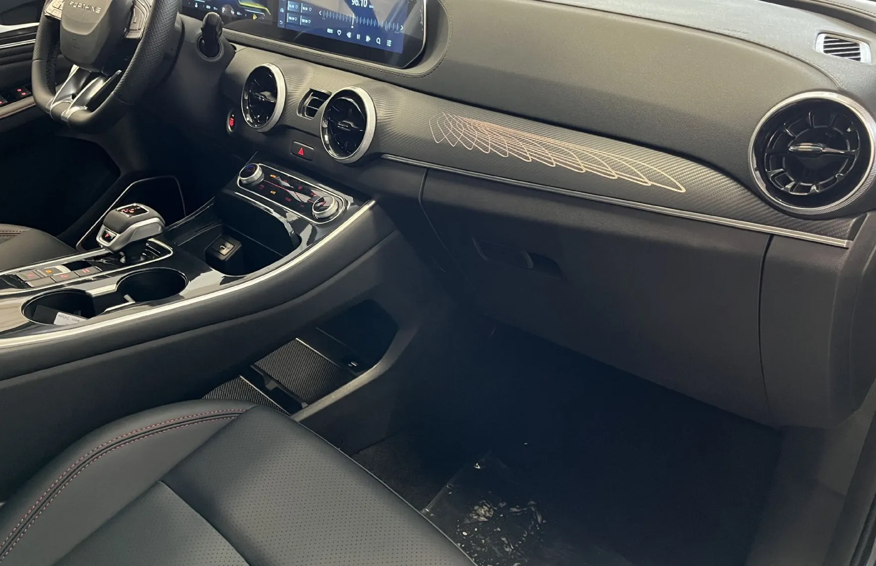Zunanja slika - Forthing Forthing T5 EVO - T5 Evo 1.5 T-GDI LUXURY - NA ZALOGI - my 2025 - - 9