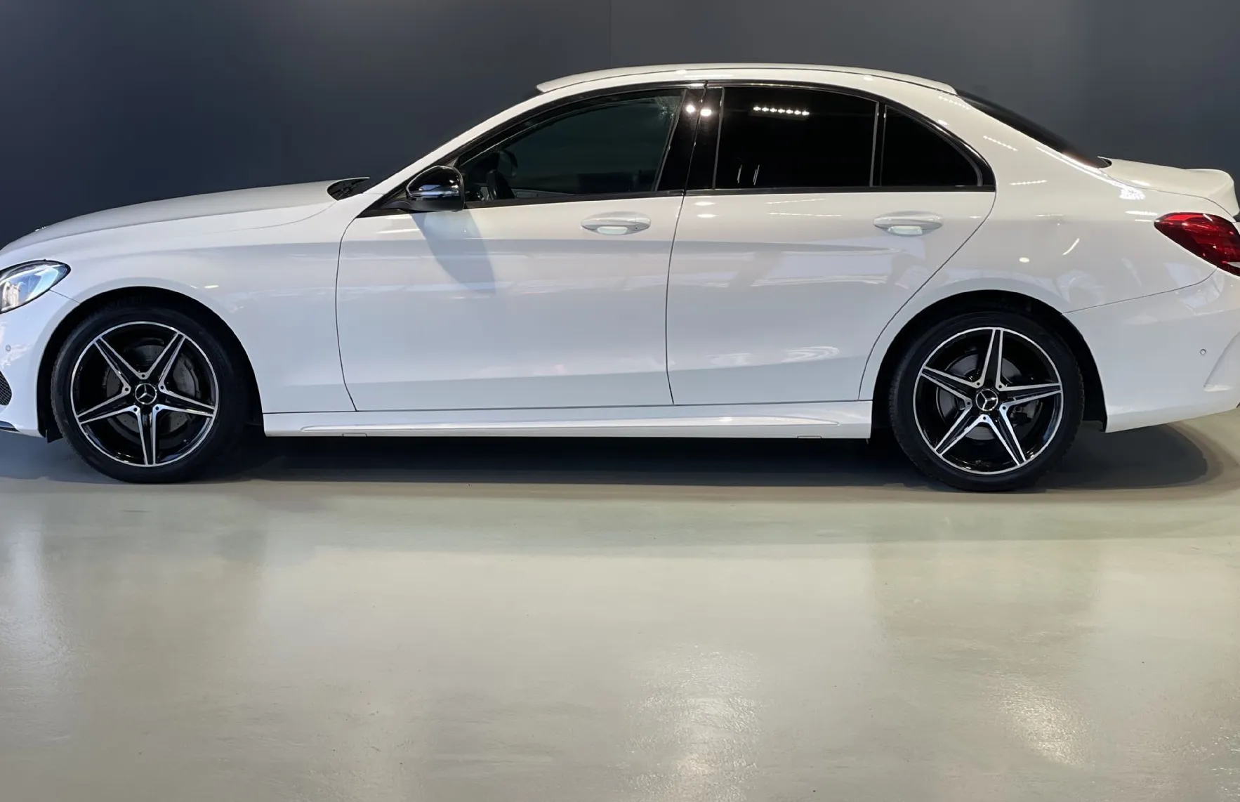 Zunanja slika - Mercedes-Benz C-Razred - C220d-AMG LINE-NAVI-TEMPOMAT-KAMERA-GRETJE SED-LED - 5