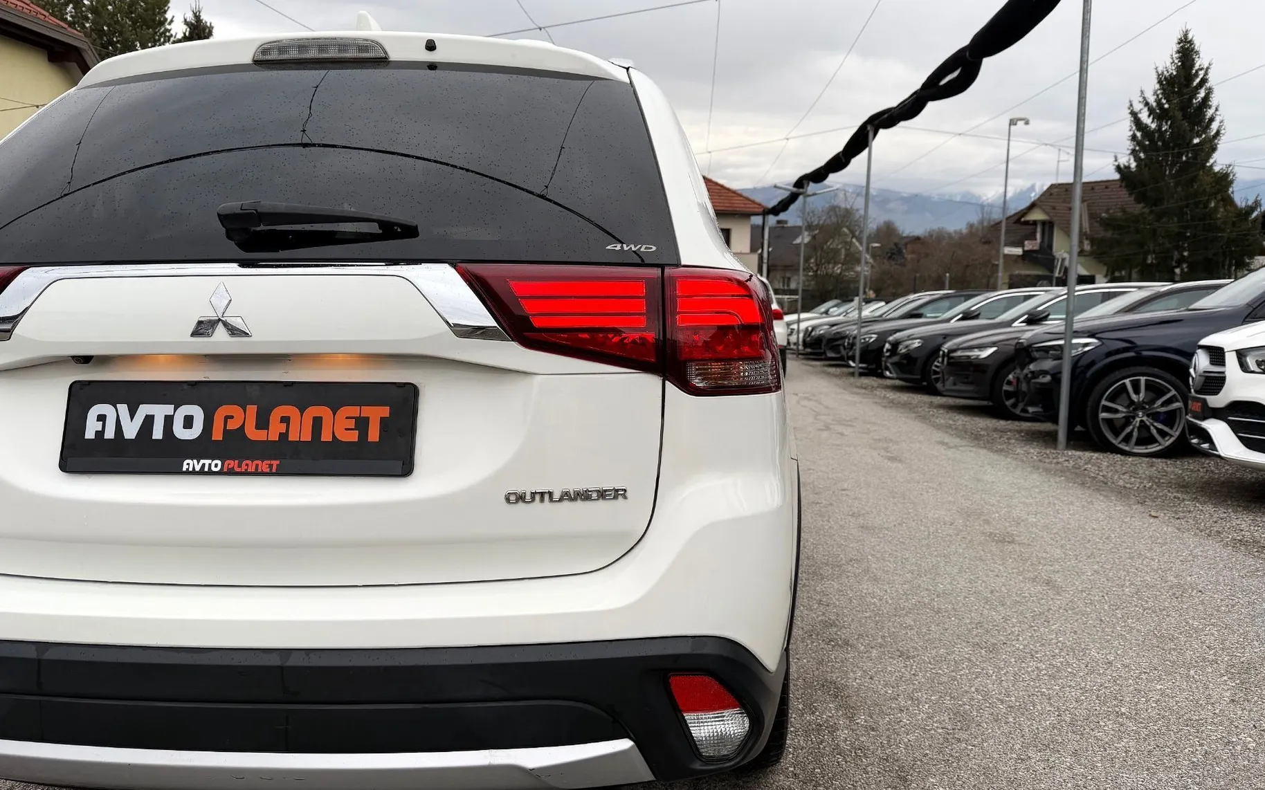 Zunanja slika - Mitsubishi Outlander - 2.2 DI-D 4WD AUT INSTYLE 7SEDEŽEV XENON ACC KAMERA - 12