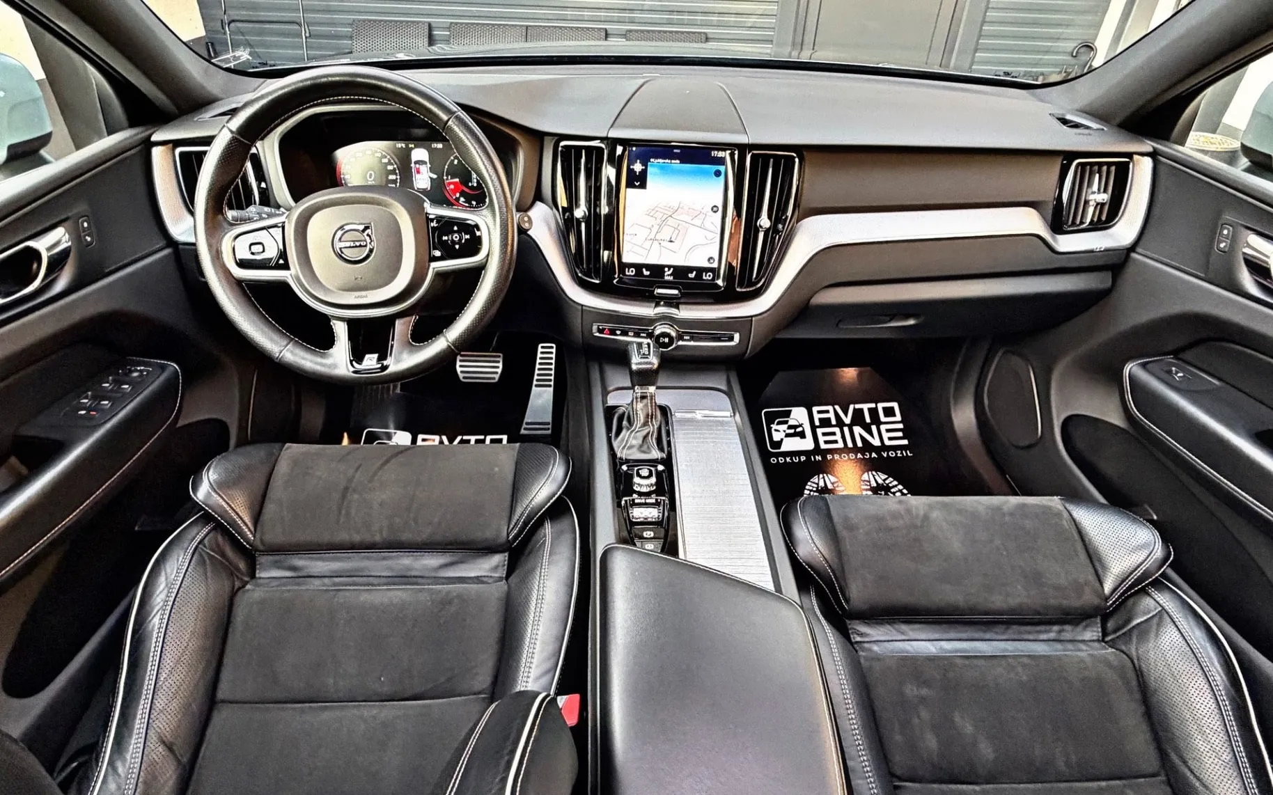 Notranja slika - Volvo XC60 - D4 AWD R-Design Avt.-PANO-VIRTUAL-19ALU-KOT NOV... - 10