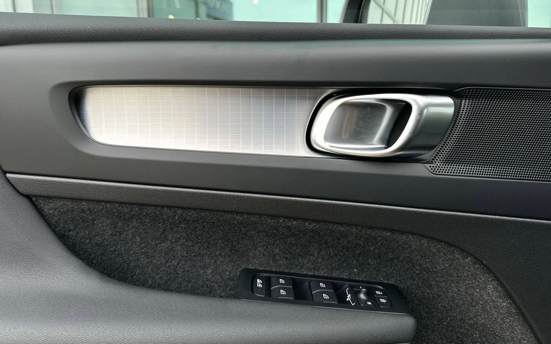 Notranja slika - Volvo XC40 - B3 P Core AT DCT 3 leta garancije + 3 servisi... - 13