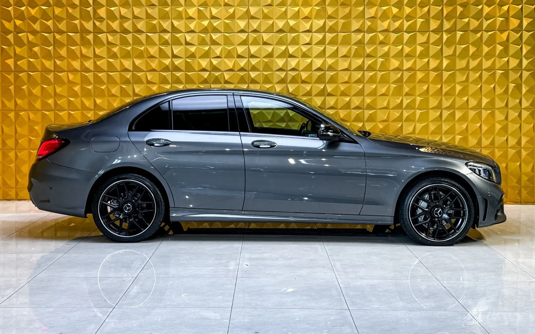 Notranja slika - Mercedes-Benz C-Razred - AMG C220d 4MATIC-VIRTUAL-360-MEMORY-AMBI - 10